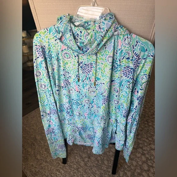 Lilly pulitzer UPF 50+ ChillyLilly Lilblock Popover Hooded Face Mask Top XL, EUC - Picture 2 of 8